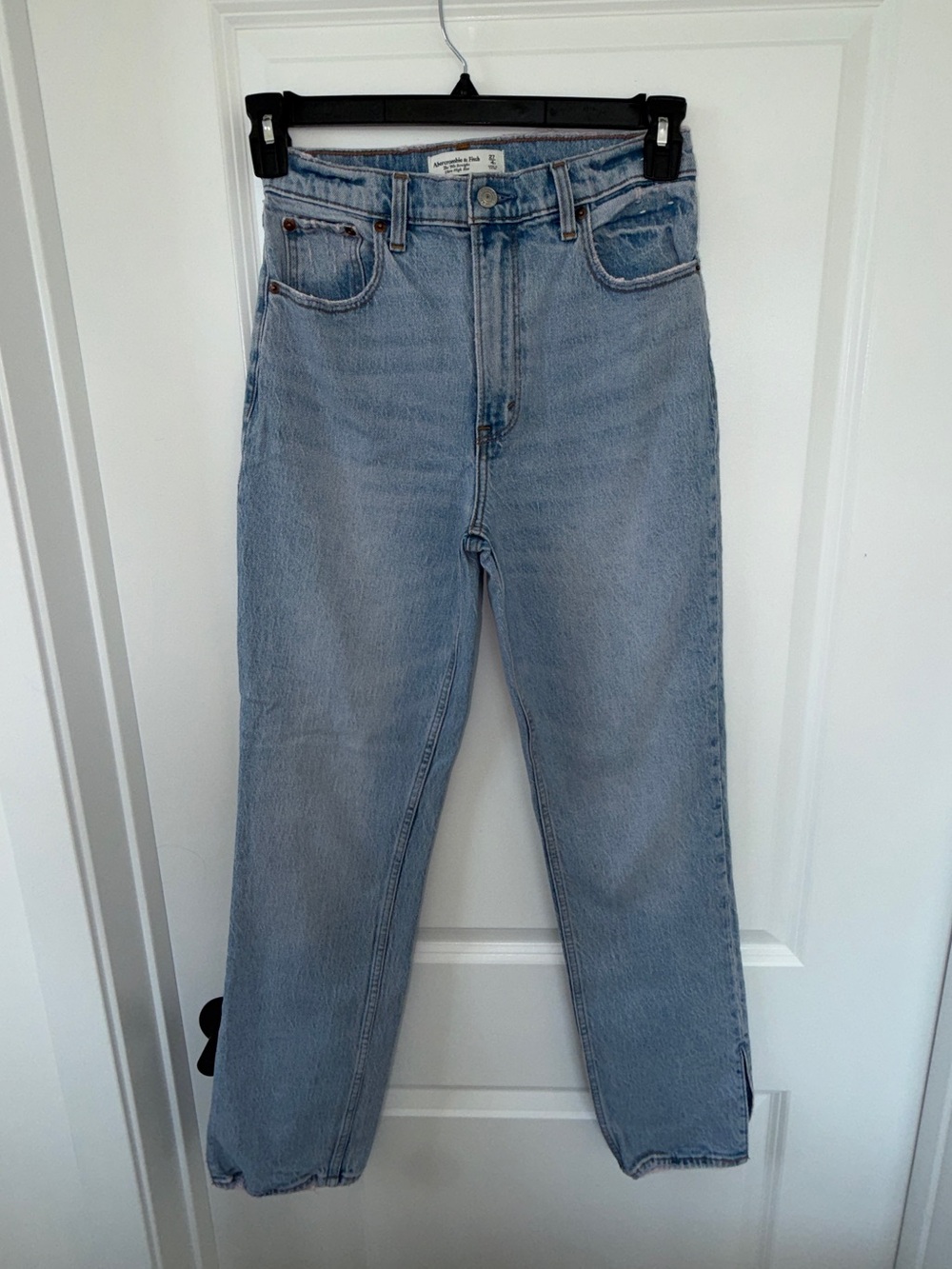 Abercrombie & Fitch 90’s Straight- Leg Jeans High-Rise Leg Jeans - Women